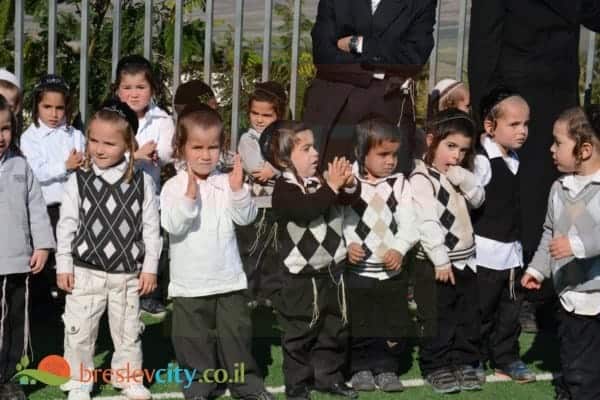מוהרא"ש ביקר במוסדות החינוך, 1500 הילדים קיבלו פניו 30