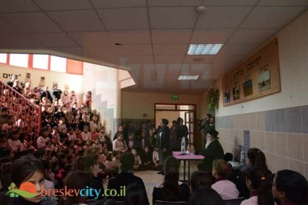 מוהרא"ש ביקר במוסדות החינוך, 1500 הילדים קיבלו פניו 18