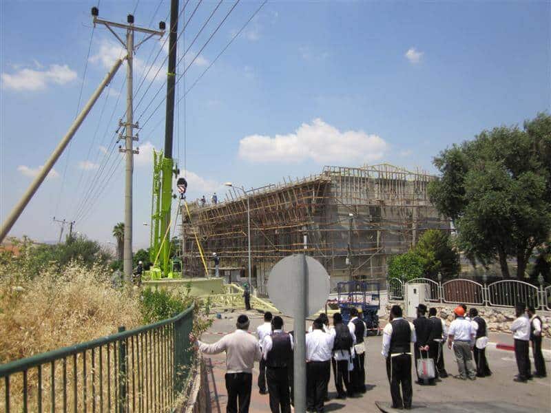 גלריית תמונות משלבי הקמת בית הכנסת הגדול דחסידי ברסלב ביבנאל 30