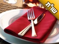 יש לנו חנות גלידות שלא מצליחה. האם כדאי לנו לפתוח במקומה מסעדה בשרית? יש לנו חנות גלידות שלא מצליחה. האם כדאי לנו לפתוח במקומה מסעדה בשרית?