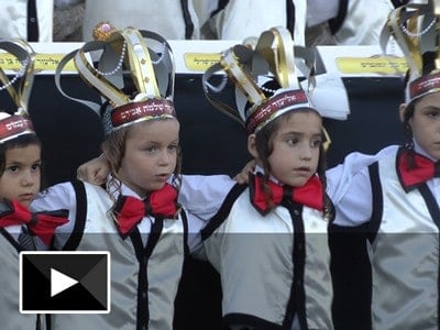 מאירים את העולם: ילדי ברסלב חוגגים לכבוד בורא עולם מאירים את העולם: ילדי ברסלב חוגגים לכבוד בורא עולם