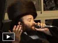 צפו: הזמר החסידי יואלי קליין שַבַת ביבנאל עיר ברסלב צפו: הזמר החסידי יואלי קליין שַבַת ביבנאל עיר ברסלב