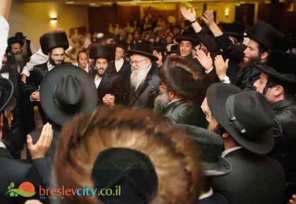 למה רצה הרב לדעת מתי מתקיימת חתונה, למרות שלא היה משתתף? למה רצה הרב לדעת מתי מתקיימת חתונה, למרות שלא היה משתתף?