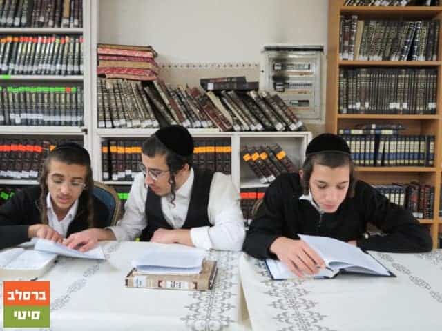 בחורי הישיבה הצטרפו לאברכי הכולל ועסקו בהלכות החג "עוסקי תורתך" בחורי הישיבה הצטרפו לאברכי הכולל ועסקו בהלכות החג "עוסקי תורתך"