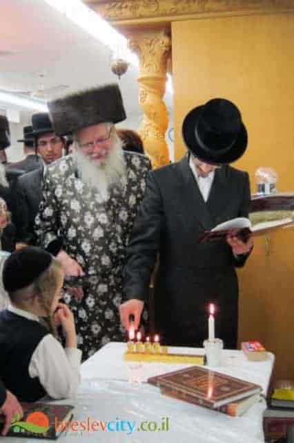 הלכות והנהגות קודש מכ"ק מוהרא"ש זי"ע לימי החנוכה בשפה ברורה ונעימה! להרגיש את האור של חנוכה! הלכות והנהגות קודש מכ"ק מוהרא"ש זי"ע לימי החנוכה בשפה ברורה ונעימה! להרגיש את האור של חנוכה!