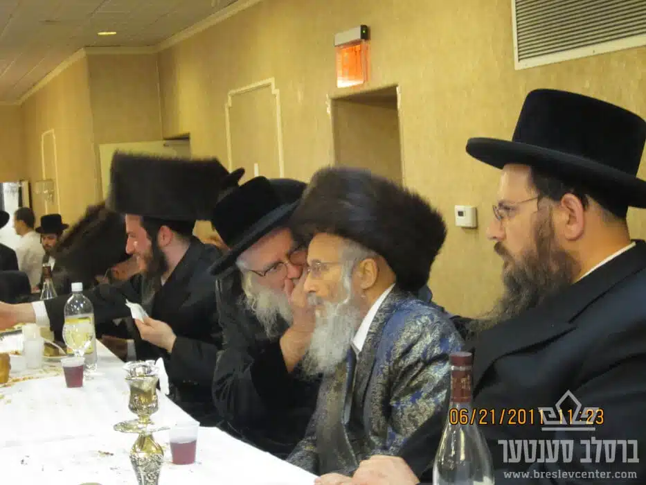 גאב"ד ירושלים זצ"ל הובא למנוחות, תמונות נדירות עם כ"ק מוהרא"ש זי"ע 12 גאב"ד ירושלים זצ"ל הובא למנוחות, תמונות נדירות עם כ"ק מוהרא"ש זי"ע 11