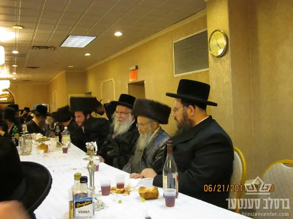 גאב"ד ירושלים זצ"ל הובא למנוחות, תמונות נדירות עם כ"ק מוהרא"ש זי"ע 10 גאב"ד ירושלים זצ"ל הובא למנוחות, תמונות נדירות עם כ"ק מוהרא"ש זי"ע 9