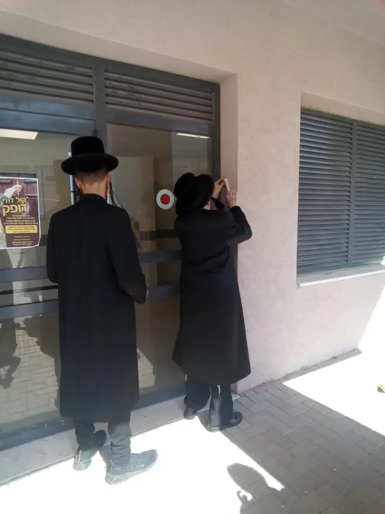 הרה"צ רבי נחמן שיק שליט"א בעשרת ימי תשובה ביבנאל עיר ברסלב 2 הרה"צ רבי נחמן שיק שליט"א בעשרת ימי תשובה ביבנאל עיר ברסלב 1