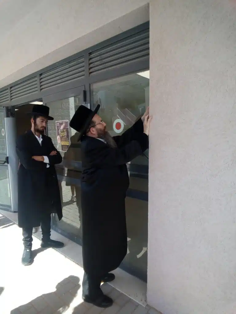 הרה"צ רבי נחמן שיק שליט"א בעשרת ימי תשובה ביבנאל עיר ברסלב 4 הרה"צ רבי נחמן שיק שליט"א בעשרת ימי תשובה ביבנאל עיר ברסלב 3