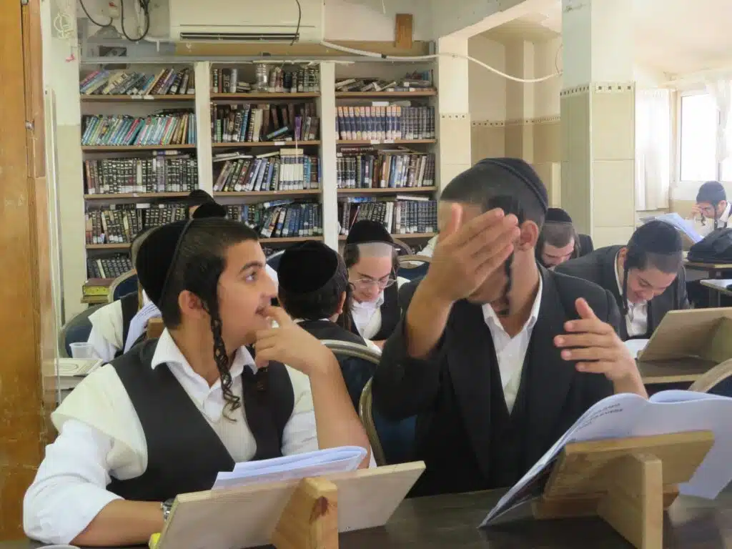 ישיבת בין הזמנים "תפארת בחורים" לבחורי ישיבתנו הקדושה 2 ישיבת בין הזמנים "תפארת בחורים" לבחורי ישיבתנו הקדושה 1