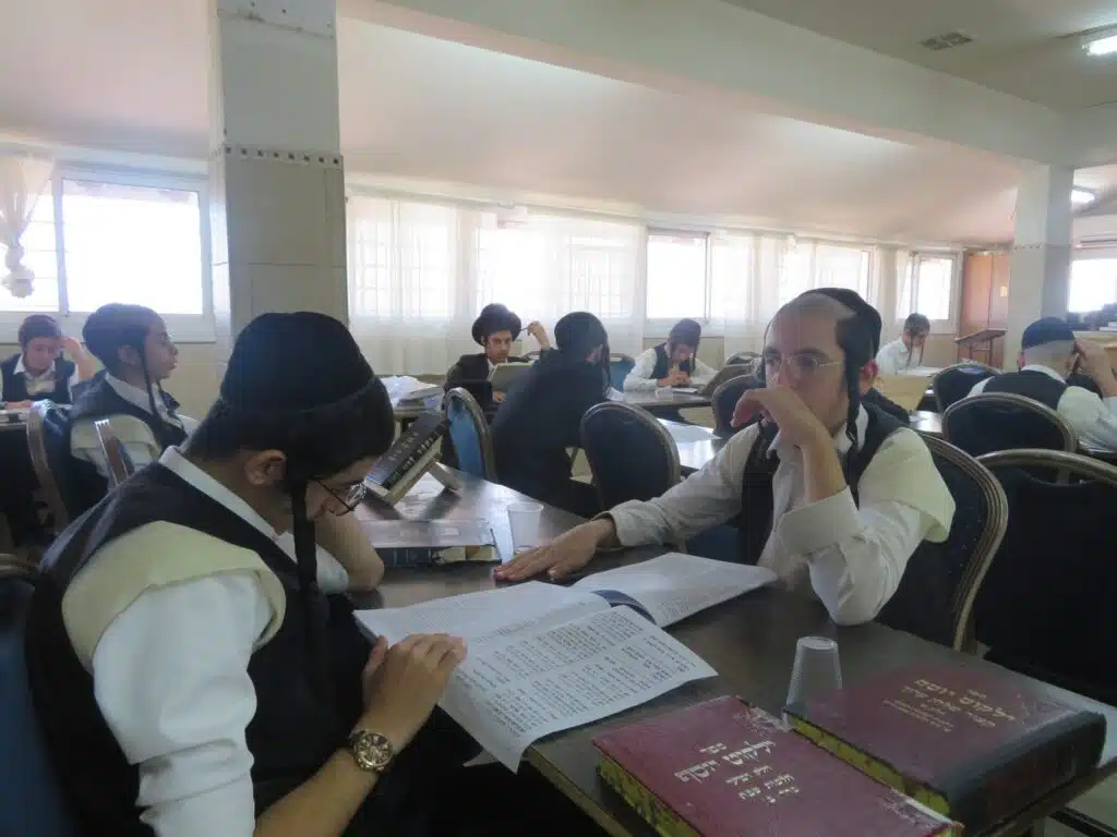 ישיבת בין הזמנים "תפארת בחורים" לבחורי ישיבתנו הקדושה 8 ישיבת בין הזמנים "תפארת בחורים" לבחורי ישיבתנו הקדושה 7