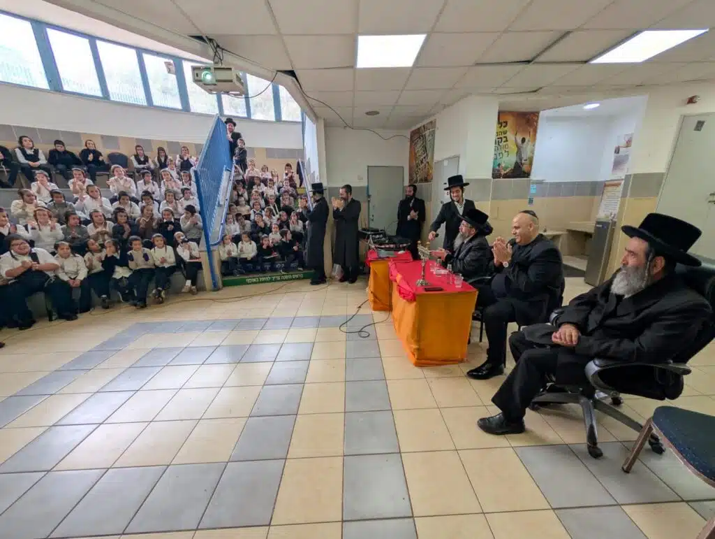 מסיבת חנוכה בתלמוד תורה "ילדי חן" - תשפ"ו 24 מסיבת חנוכה בתלמוד תורה "ילדי חן" - תשפ"ו 23