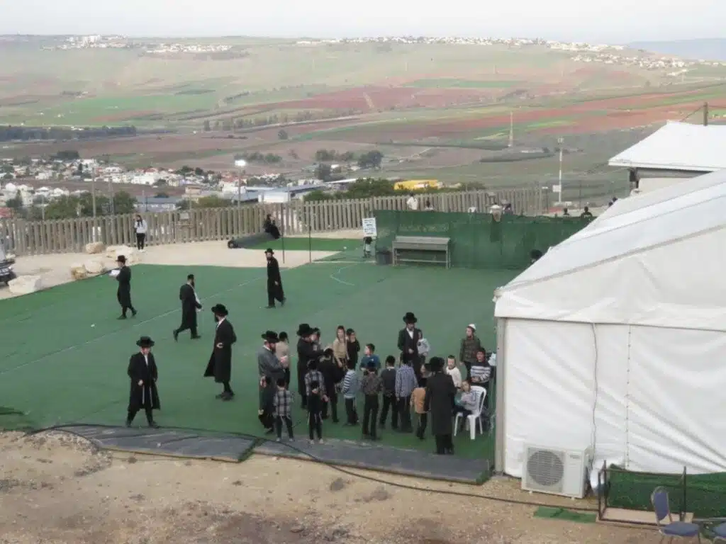 זאת חנוכה תשפ"ו בציון כ"ק מוהרא"ש זי"ע ביבנאל 14 זאת חנוכה תשפ"ו בציון כ"ק מוהרא"ש זי"ע ביבנאל 13