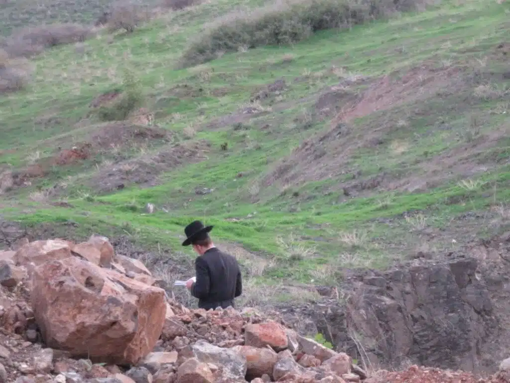 זאת חנוכה תשפ"ו בציון כ"ק מוהרא"ש זי"ע ביבנאל 2 זאת חנוכה תשפ"ו בציון כ"ק מוהרא"ש זי"ע ביבנאל 1