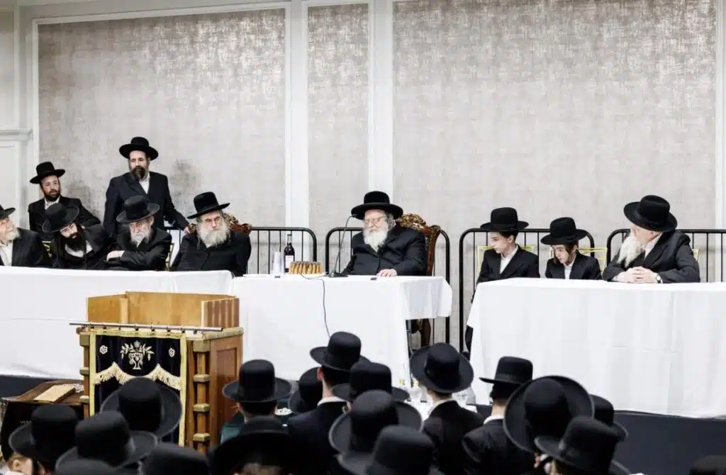 הרה"ח ר' אברהם בוים שליט"א במעמד קבלת פנים בארה"ב להרה"צ ראש הישיבה רבי שאול אלתר שליט"א 2 הרה"ח ר' אברהם בוים שליט"א במעמד קבלת פנים בארה"ב להרה"צ ראש הישיבה רבי שאול אלתר שליט"א 1