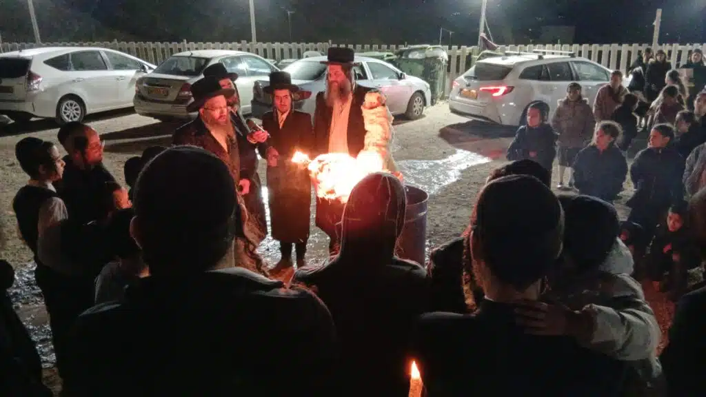 הרה"צ רבי נחמן שיק שליט"א בהדלקה לכבוד רשב"י - ל"ג בעומר ה'תשפ"ו 4 הרה"צ רבי נחמן שיק שליט"א בהדלקה לכבוד רשב"י - ל"ג בעומר ה'תשפ"ו 3