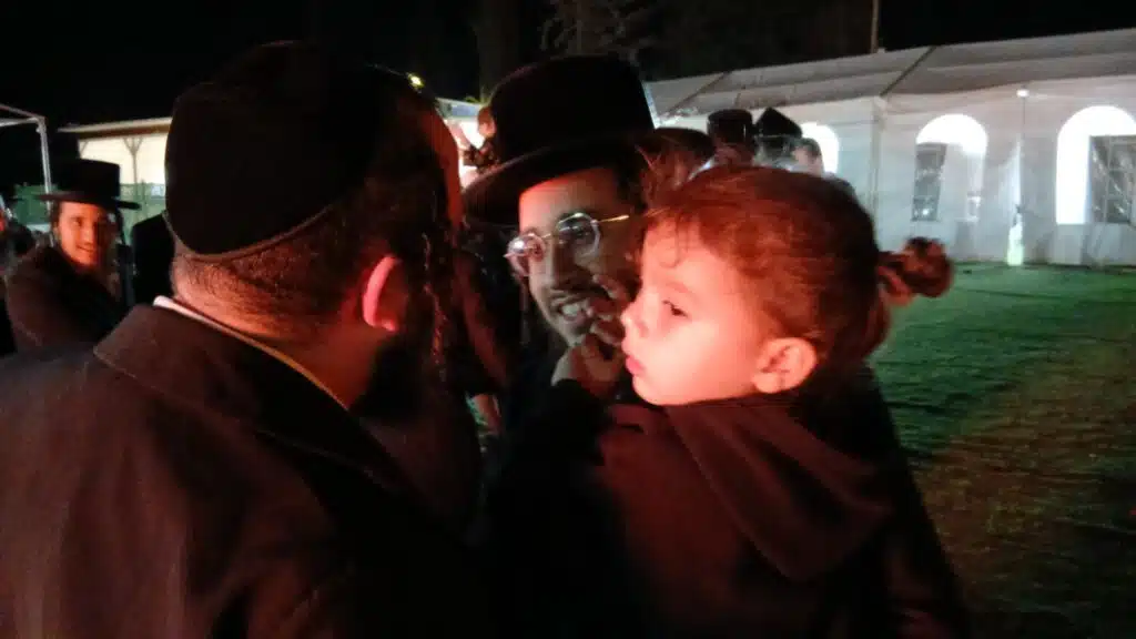 הרה"צ רבי נחמן שיק שליט"א בהדלקה לכבוד רשב"י - ל"ג בעומר ה'תשפ"ו 18 הרה"צ רבי נחמן שיק שליט"א בהדלקה לכבוד רשב"י - ל"ג בעומר ה'תשפ"ו 17