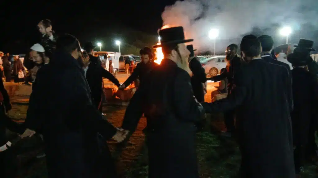 הרה"צ רבי נחמן שיק שליט"א בהדלקה לכבוד רשב"י - ל"ג בעומר ה'תשפ"ו 20 הרה"צ רבי נחמן שיק שליט"א בהדלקה לכבוד רשב"י - ל"ג בעומר ה'תשפ"ו 19