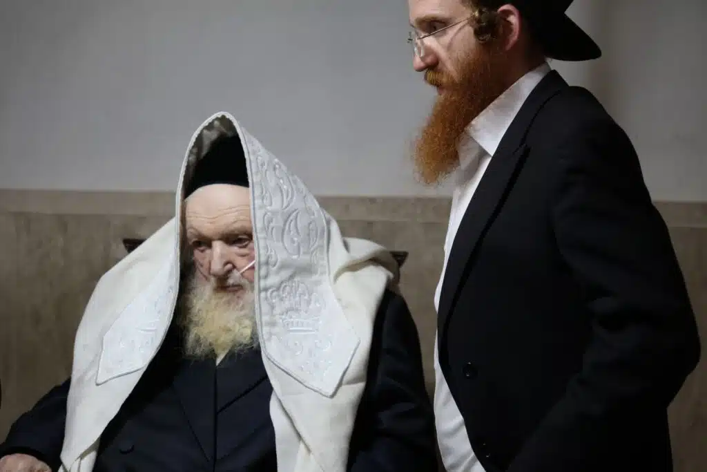 גאב"ד ה'עדה החרדית' הגאון רבי משה שטרנבוך שליט"א בסנדקאות לבן ר' אליעזר שלמה סלמנוביץ נ"י 10 גאב"ד ה'עדה החרדית' הגאון רבי משה שטרנבוך שליט"א בסנדקאות לבן ר' אליעזר שלמה סלמנוביץ נ"י 9