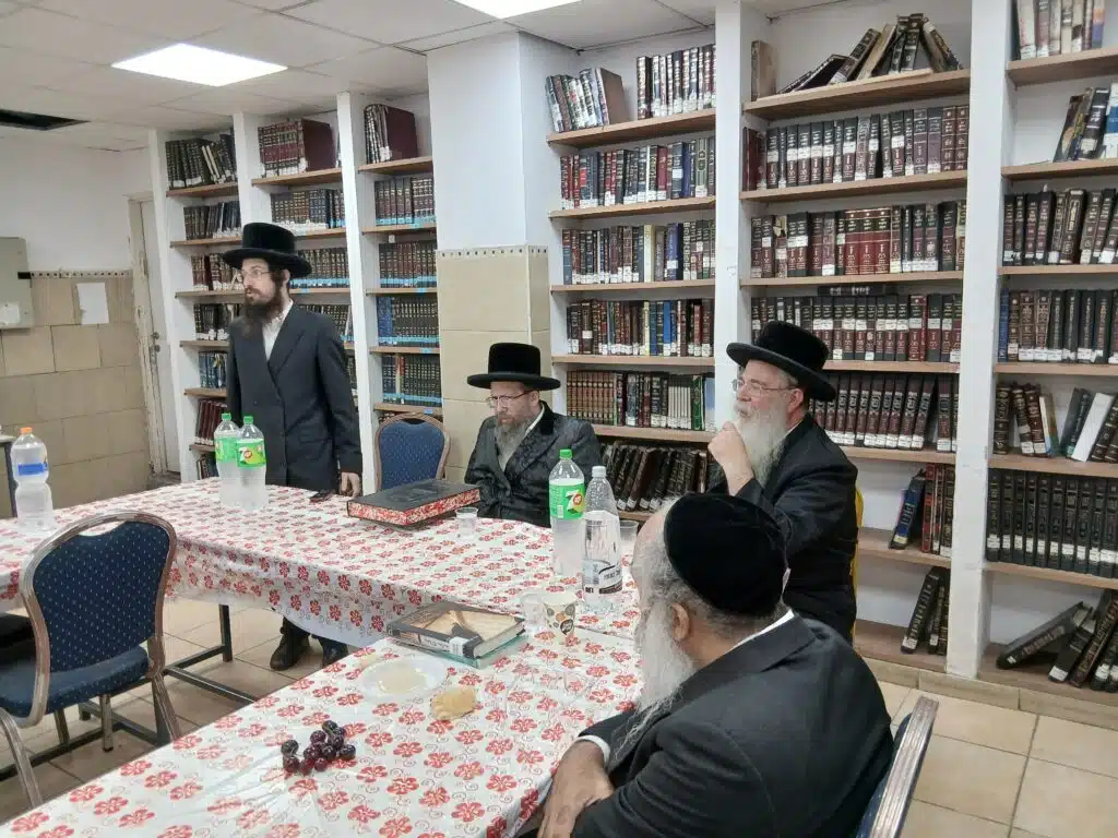הרה"צ רבי נחמן שיק שליט"א בסעודת הילולא ל'אור החיים' הקדוש ולאמו הרבנית ע"ה 4 הרה"צ רבי נחמן שיק שליט"א בסעודת הילולא ל'אור החיים' הקדוש ולאמו הרבנית ע"ה 3