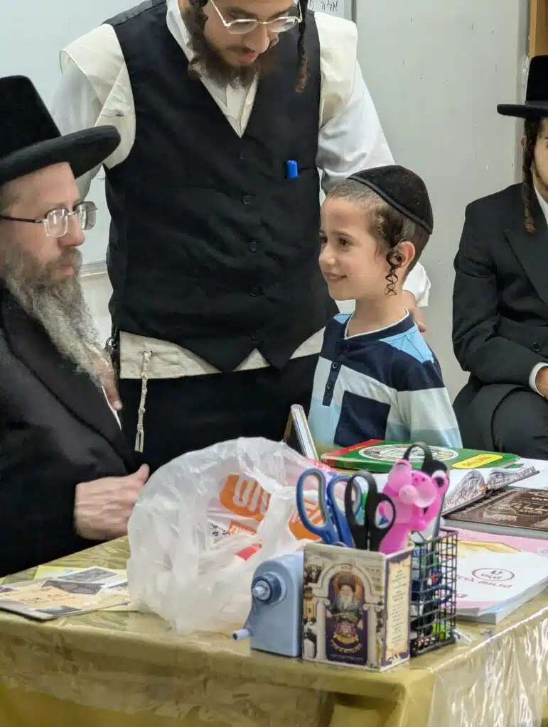 ביקור רב רושם של הרה"צ רבי נחמן שיק שליט"א בתלמוד תורה "ילדי חן" - יבנאל עיר ברסלב 14 ביקור רב רושם של הרה"צ רבי נחמן שיק שליט"א בתלמוד תורה "ילדי חן" - יבנאל עיר ברסלב 13