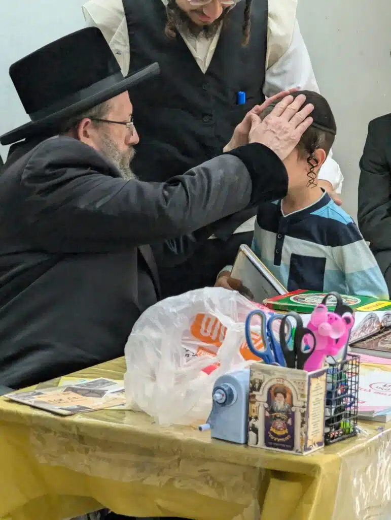 ביקור רב רושם של הרה"צ רבי נחמן שיק שליט"א בתלמוד תורה "ילדי חן" - יבנאל עיר ברסלב 18 ביקור רב רושם של הרה"צ רבי נחמן שיק שליט"א בתלמוד תורה "ילדי חן" - יבנאל עיר ברסלב 17