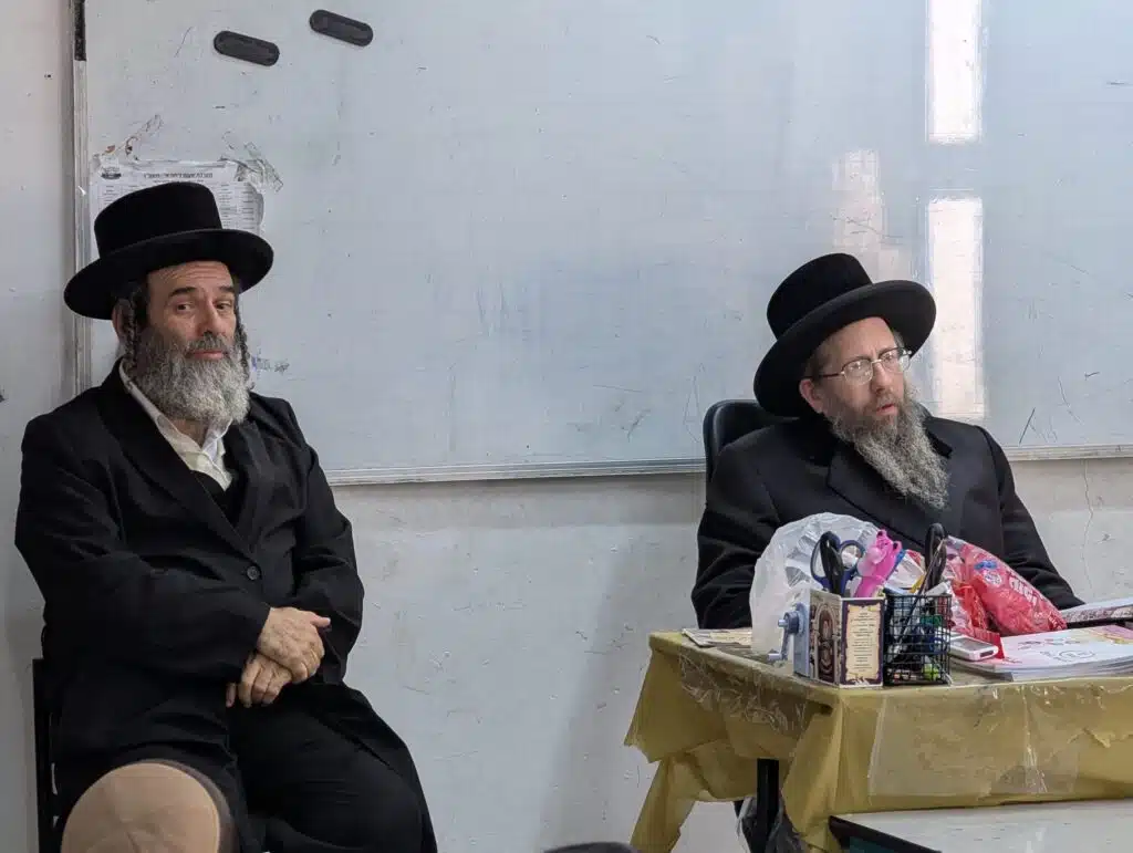 ביקור רב רושם של הרה"צ רבי נחמן שיק שליט"א בתלמוד תורה "ילדי חן" - יבנאל עיר ברסלב 56 ביקור רב רושם של הרה"צ רבי נחמן שיק שליט"א בתלמוד תורה "ילדי חן" - יבנאל עיר ברסלב 55
