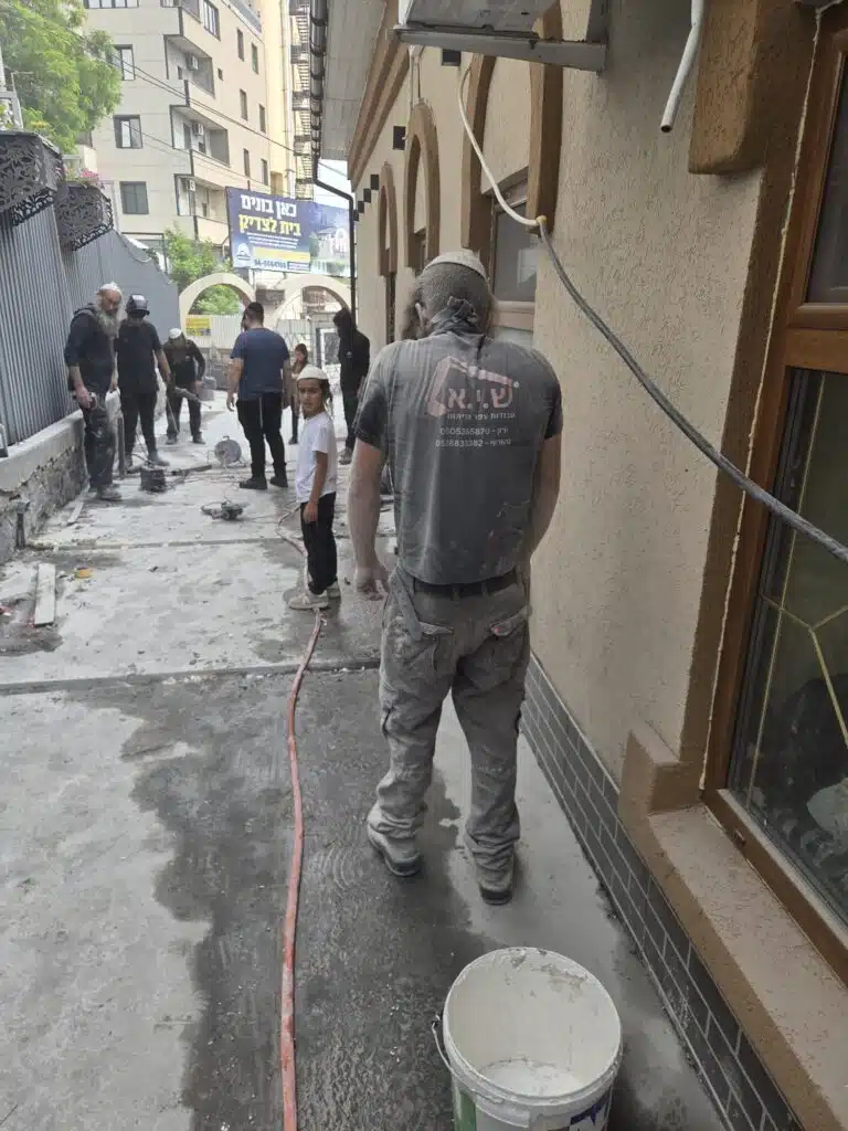 שיפוצים נרחבים בהיכל ציון רבי נחמן מברסלב באומן 18 שיפוצים נרחבים בהיכל ציון רבי נחמן מברסלב באומן 17