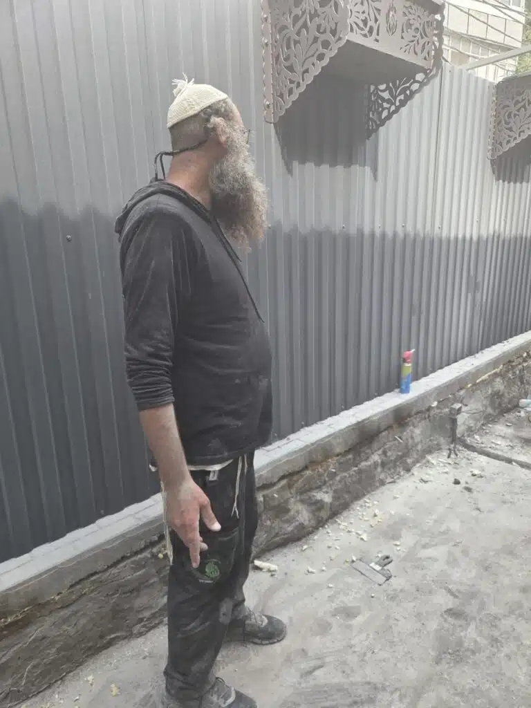 שיפוצים נרחבים בהיכל ציון רבי נחמן מברסלב באומן 24 שיפוצים נרחבים בהיכל ציון רבי נחמן מברסלב באומן 23