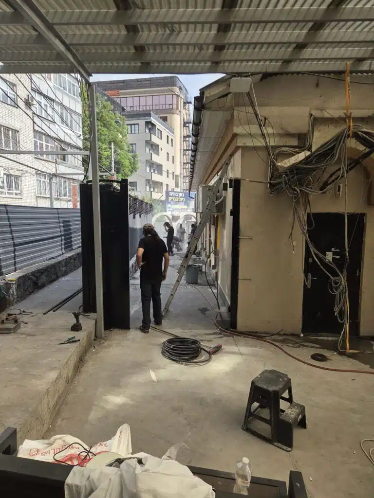שיפוצים נרחבים בהיכל ציון רבי נחמן מברסלב באומן 16 שיפוצים נרחבים בהיכל ציון רבי נחמן מברסלב באומן 15