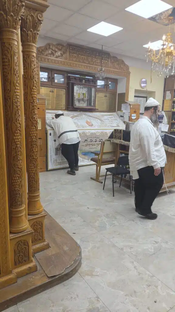 שיפוצים נרחבים בהיכל ציון רבי נחמן מברסלב באומן 26 שיפוצים נרחבים בהיכל ציון רבי נחמן מברסלב באומן 25