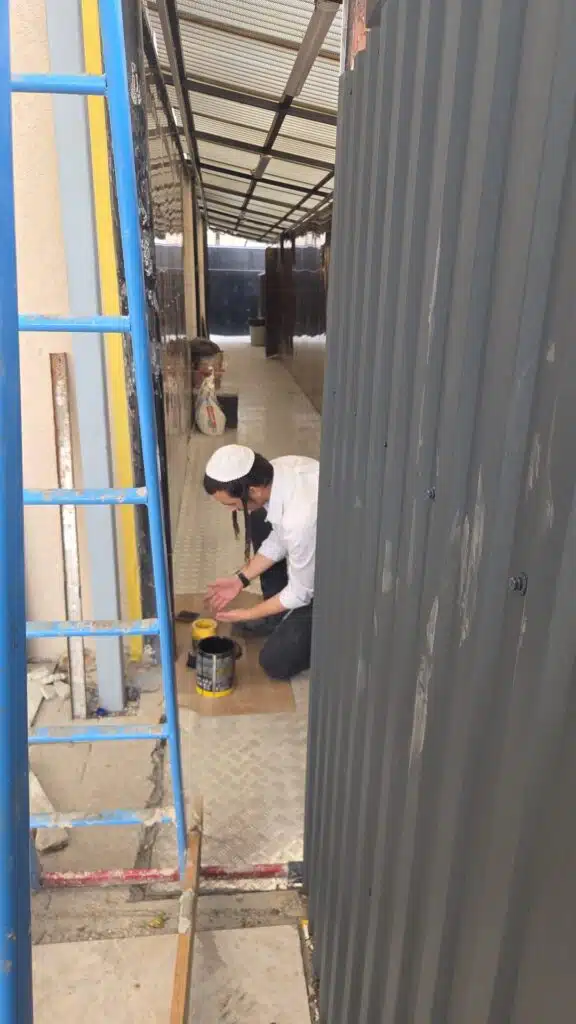 שיפוצים נרחבים בהיכל ציון רבי נחמן מברסלב באומן 36 שיפוצים נרחבים בהיכל ציון רבי נחמן מברסלב באומן 35