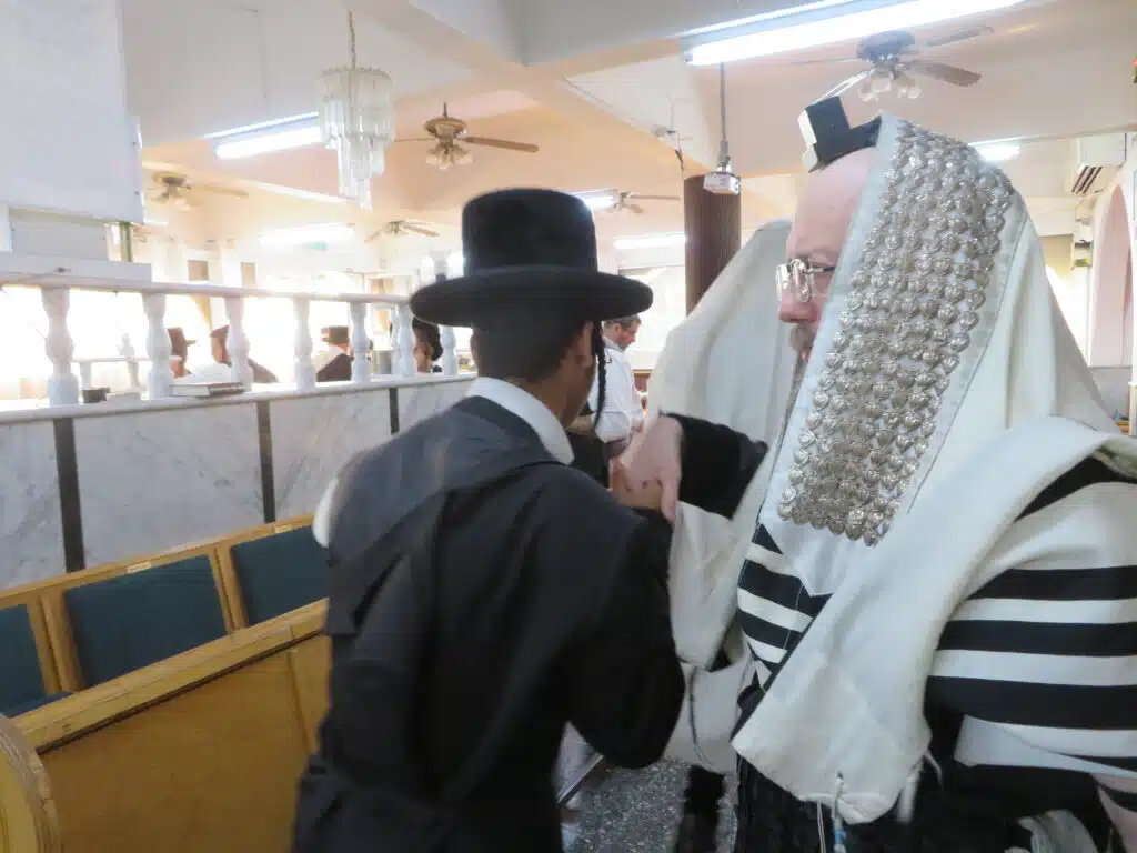 תורה ומנוחה: ישיבת "בית שלמה" בטיול יחד עם תפילה בכותל המערבי ובציון האור החיים הקדוש 12 תורה ומנוחה: ישיבת "בית שלמה" בטיול יחד עם תפילה בכותל המערבי ובציון האור החיים הקדוש 11