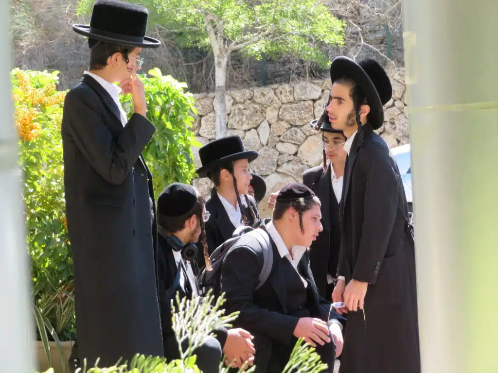 תורה ומנוחה: ישיבת "בית שלמה" בטיול יחד עם תפילה בכותל המערבי ובציון האור החיים הקדוש 6 תורה ומנוחה: ישיבת "בית שלמה" בטיול יחד עם תפילה בכותל המערבי ובציון האור החיים הקדוש 5