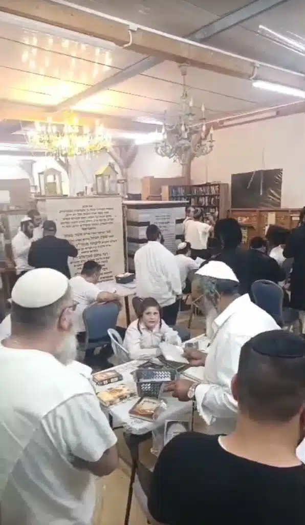 אנ"ש ביבנאל עיר ברסלב החלו באמירת סליחות - חודש אלול תשפ"ו 4 אנ"ש ביבנאל עיר ברסלב החלו באמירת סליחות - חודש אלול תשפ"ו 3