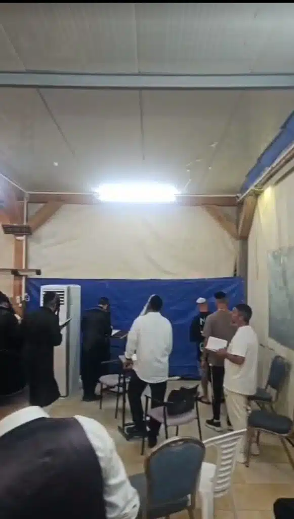 אנ"ש ביבנאל עיר ברסלב החלו באמירת סליחות - חודש אלול תשפ"ו 8 אנ"ש ביבנאל עיר ברסלב החלו באמירת סליחות - חודש אלול תשפ"ו 7