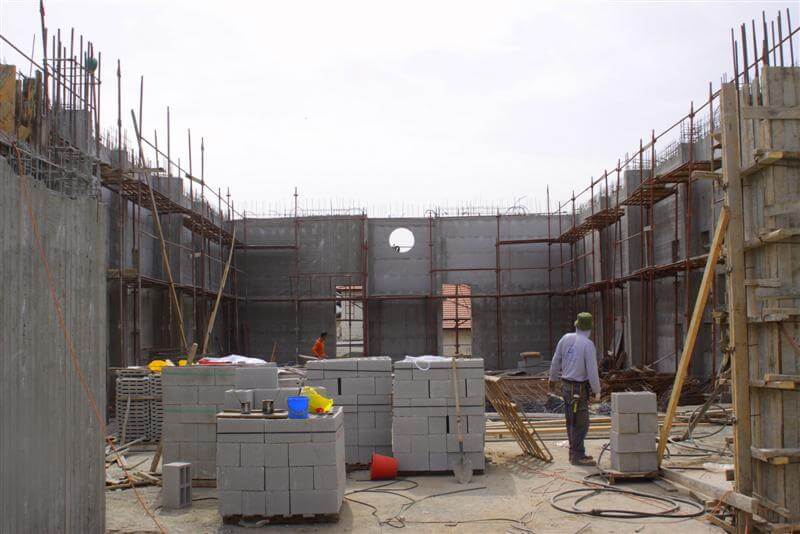 גלריית תמונות משלבי הקמת בית הכנסת הגדול דחסידי ברסלב ביבנאל 24