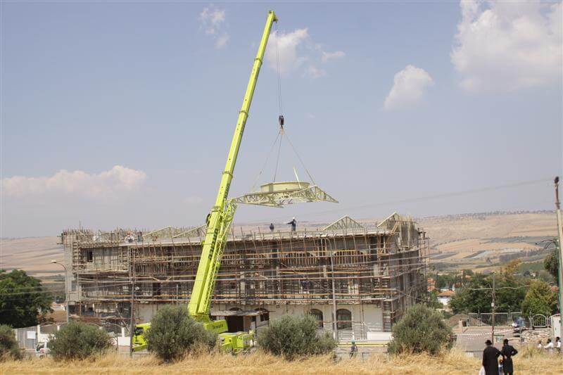 גלריית תמונות משלבי הקמת בית הכנסת הגדול דחסידי ברסלב ביבנאל 32