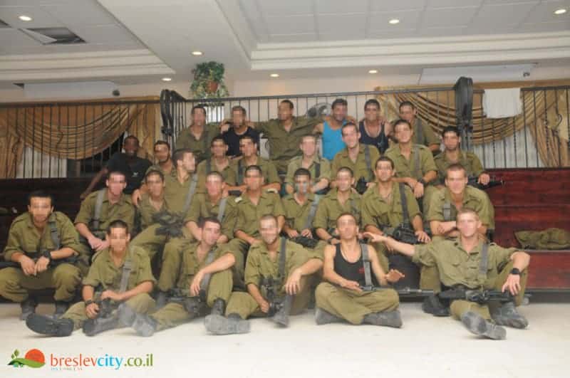 קהילת ברסלב ביבנאל מחבקת את חיילי צה"ל, ביקור סיירת אגוז ביבנאל 54
