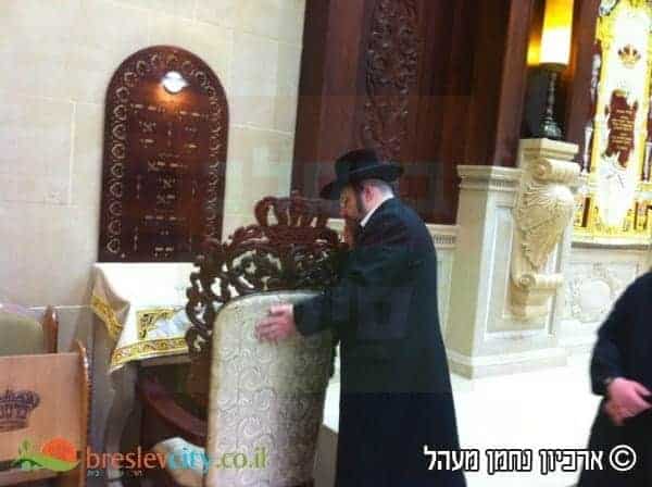 בית הכנסת הגדול של חסידי ברסלב ביבנאל - היכל הקודש 2218