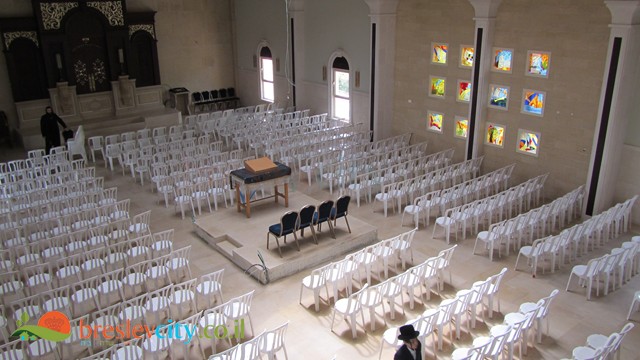 בית הכנסת הגדול של חסידי ברסלב ביבנאל - היכל הקודש 2332
