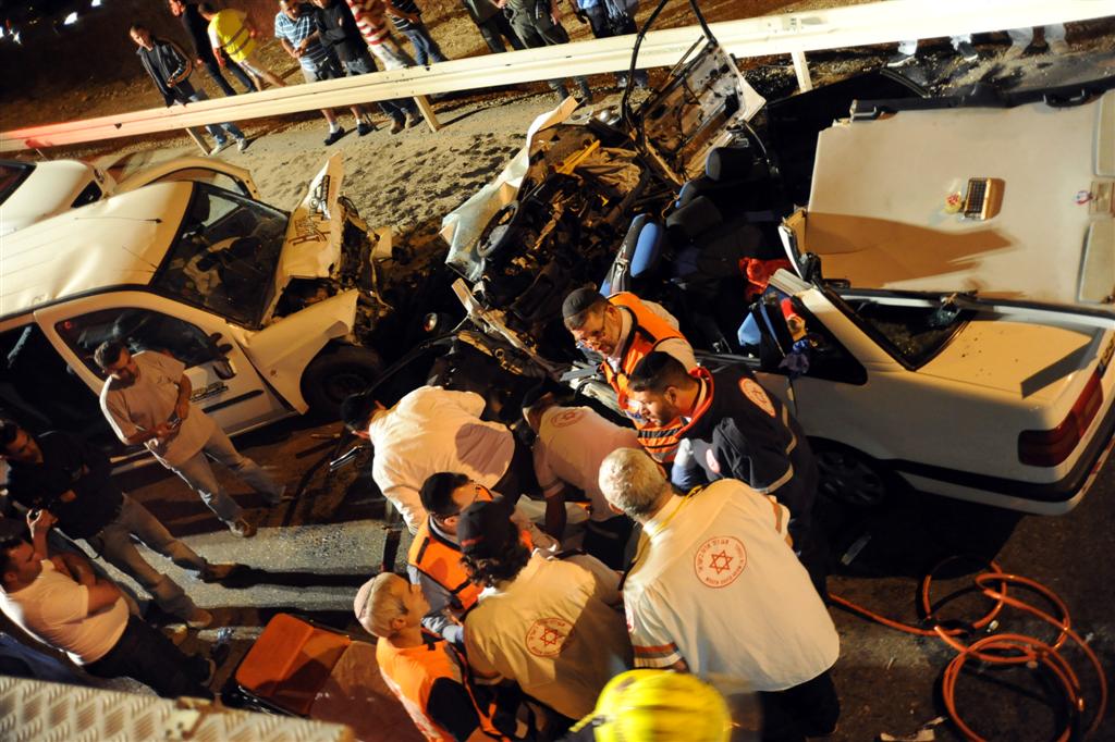תאונה קשה בסמוך לאילניה: המתנדבים טיפלו בנפגעים 929