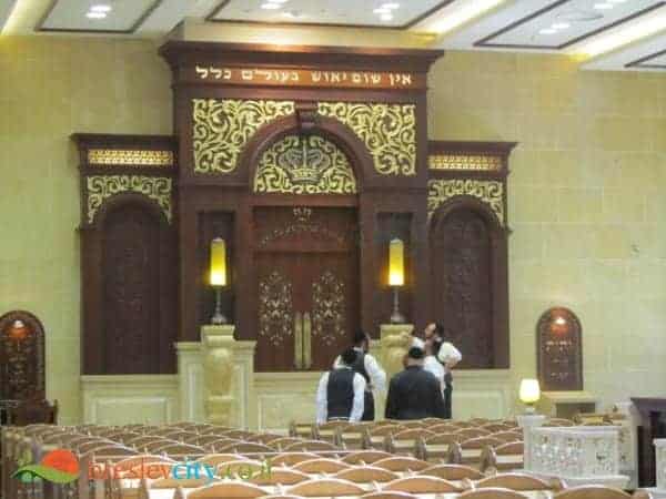 בית הכנסת הגדול של חסידי ברסלב ביבנאל - היכל הקודש 2314