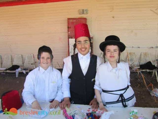 שוק פורים ססגוני ושמח לילדי התלמוד תורה