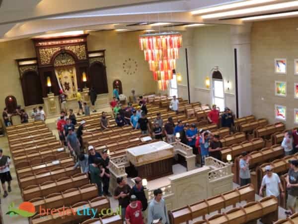 עשרות בחורי ישיבה הגיעו לסיור בבית הכנסת הגדול ביבנאל 12