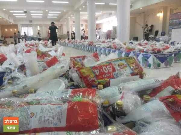 מאות סלי מזון חולקו ביבנאל לכבוד חג הפסח 20