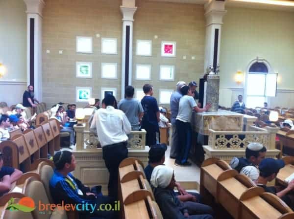 ישיבת בני עקיבא מאשדוד ערכו סיור בבית הכנסת הגדול ביבנאל 989