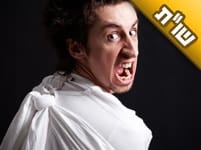 אחי יצא מדעתו ומתעלל בהורים שלנו נפשית ופיזית וכמעט שדקר את אבי