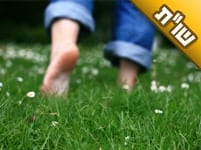 רבנו אומר בספר המידות "מי שהולך יחף בידוע שהוא חוטא". למה הכוונה?
