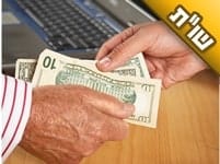 האם כדאי להלוות לחבר כסף עבור כרטיס טיסה לאומן, גם אם יש לי חשש שהוא לא יוכל להחזיר לי את הכסף?